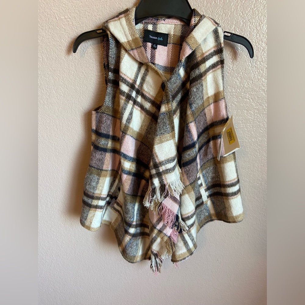 Girls size 6 hooded vest. Never worn excellent condition